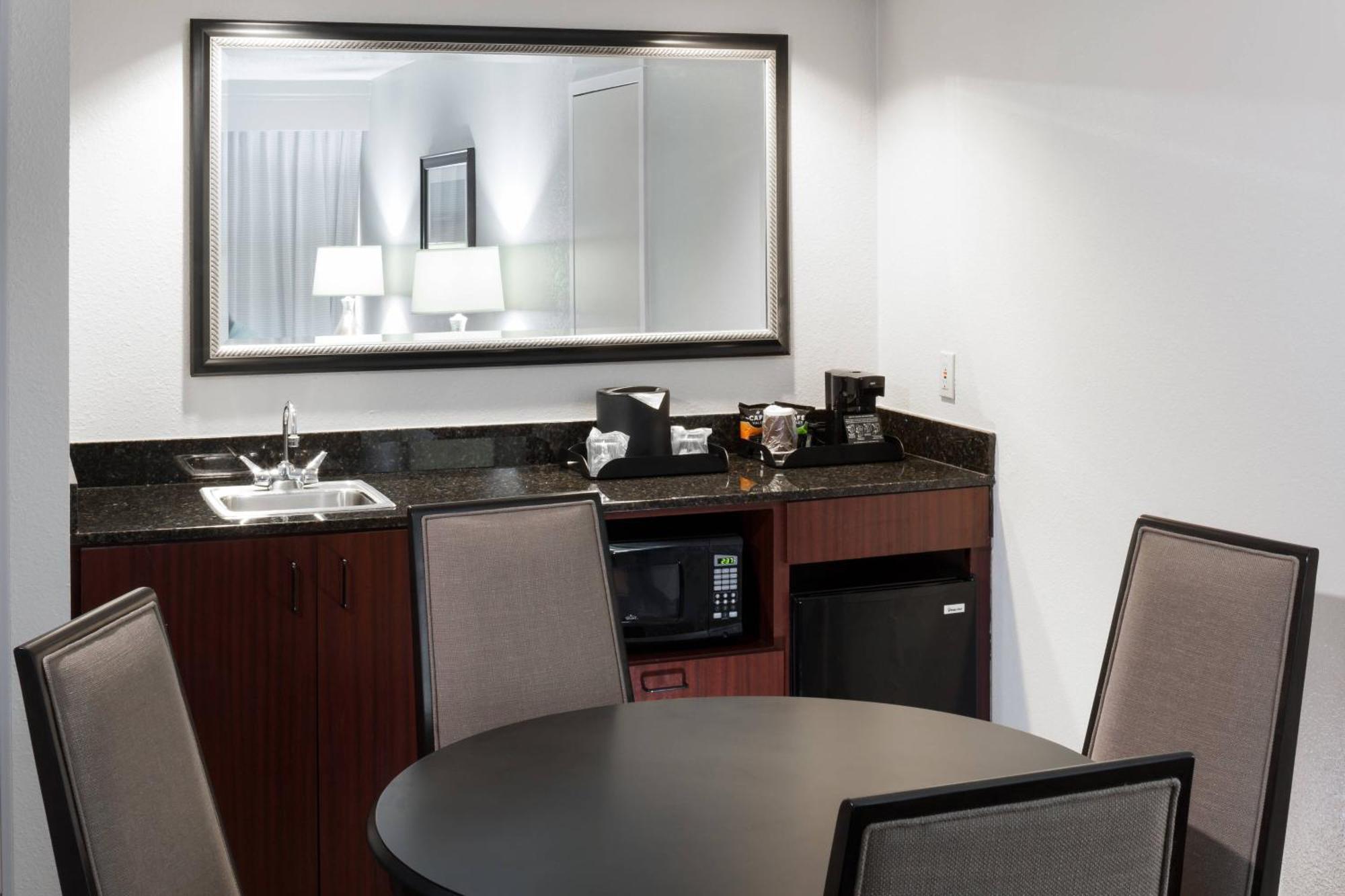 Courtyard By Marriott Waco Hotel Exterior photo